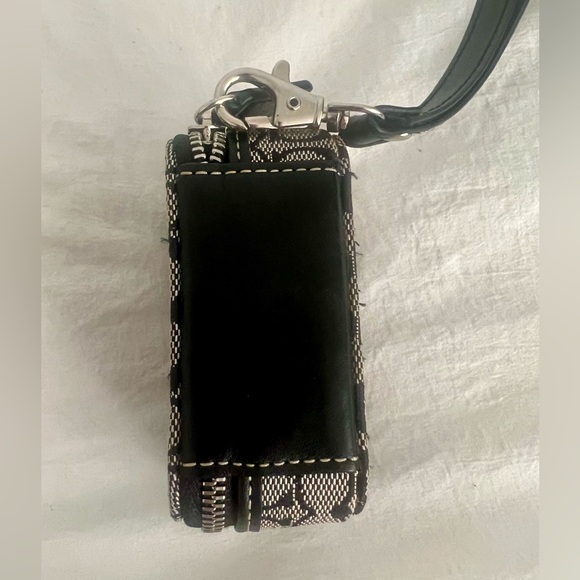 👑✅PRICE FIRM✅ Coach  Black and Gray Monogram Mini Pill Box Case. - Picture 8 of 14